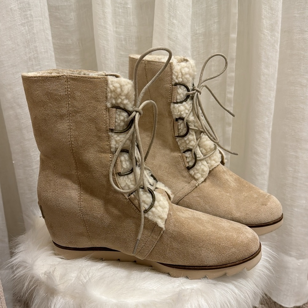 Winter wedge boots